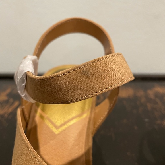 DV8 by Dolce Vita Wedges - Picture 6 of 6